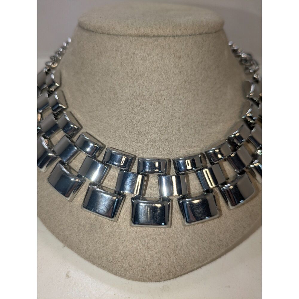 ⭐3/$30⭐ Silver Tone Chunky Geometric Link Statement Bib Necklace - Picture 3 of 5